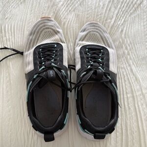 Vionic Black and White Women's Shoes